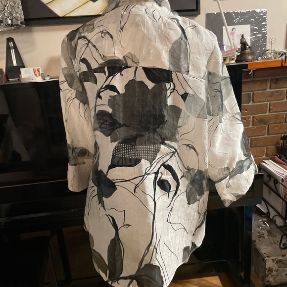 Joseph Ribkoff Blouse size 12 - Picture 4 of 9